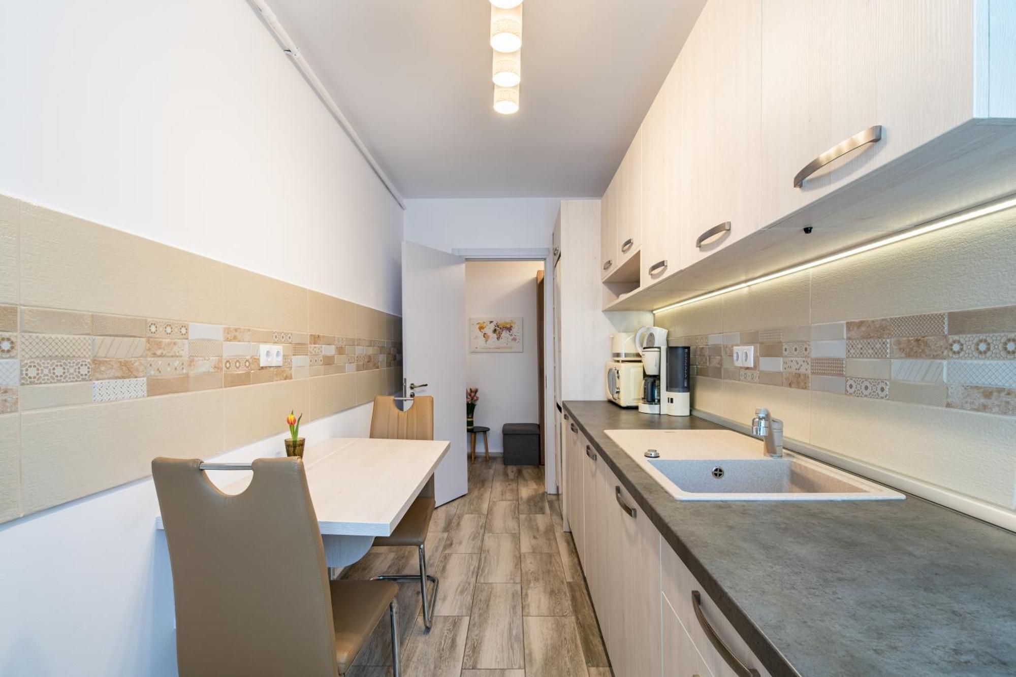 Springhome - Cozy Apartment With Balcony & Parking 布拉索夫 外观 照片